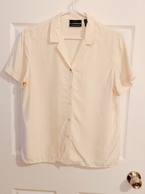 Liz Claiborne Petite Cream Short Sleeve Button Front 100% silk top - size 10